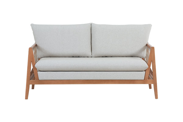 sofa 2 lugares trance cedro e tecido bege visto de frente em fundo branco