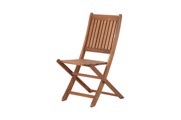 cadeira de madeira dobravel jatoba em fundo infinito visto em diagonal