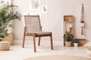 foto ambientada cadeira design trama kit com 2 jatoba e corda areia em sala de estar