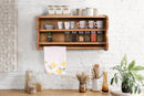 foto ambientada prateleira madeira luana cerezo em parede acima de balcao de cozinha