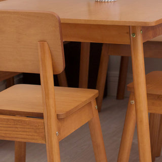 Sala de jantar com cadeira de jantar baviera na cor nozes