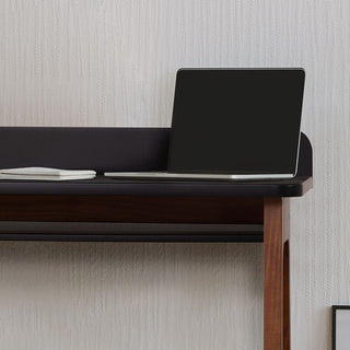 Home office com escrivaninha tec na cor garapa e preto