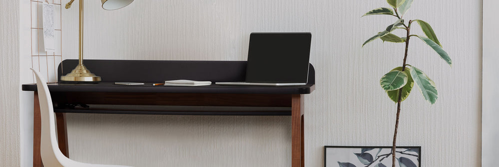Home office com escrivaninha tec na cor garapa e preto