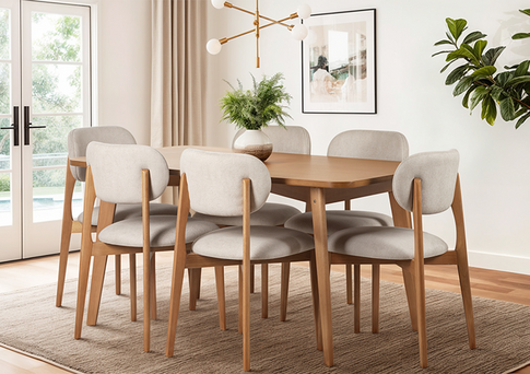 Sala de Jantar com mesa de madeira e seis cadeiras estofadas.