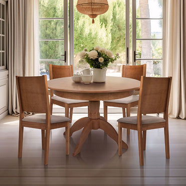 ELA VOLTOU! 🧡 A Mesa Tea está de volta para você compor uma sala de jantar belíssima em estilo provençal. Mais uma boa notícia: esta mesa é extensível, acomodando até 6 convidados.