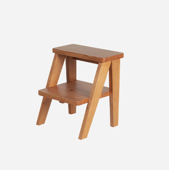 escada banco sabor caseiro nozes em fundo infinito visto de frente