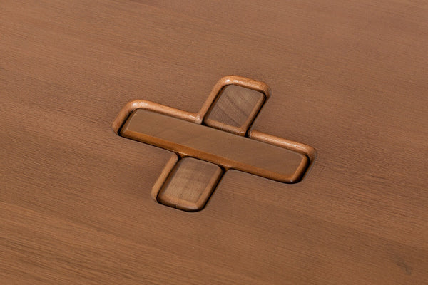 banqueta quadrada mimo em fundo branco detalhe assento