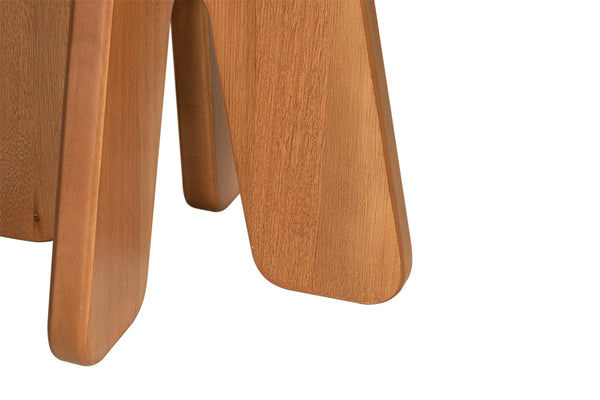 banqueta quadrada mimo em fundo branco detalhe pés