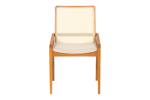 Conjunto de Cadeiras 2 Peças Siesta Estofada com Palha - Tecido Areia vista de frente