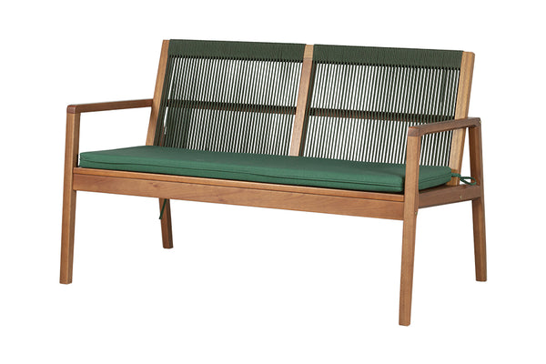 sofa 2 lugares oliva amêndoa e corda verde visto na diagonal em fundo branco