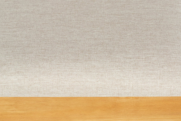 cadeira de escritorio euro kit com 2 nozes e tecido bege claro detalhe tecido