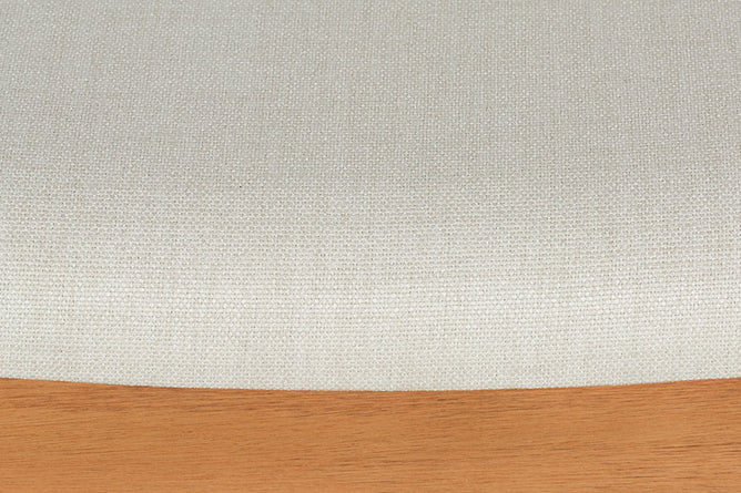 Banco de Madeira 3 lugares Aconchego 161x42 cm Mel e Tecido Creme detalhe tecido