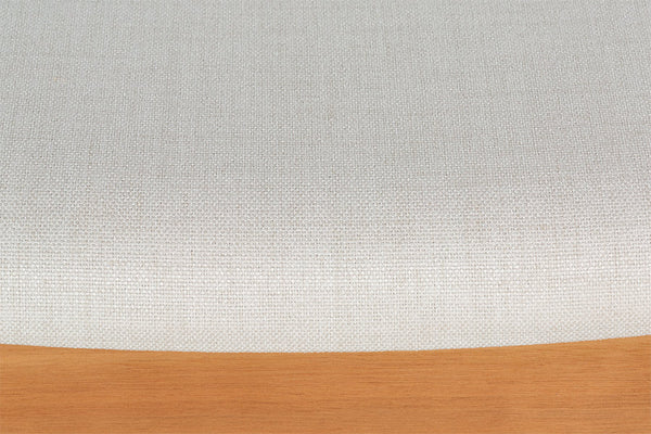 Banco de Madeira 2 lugares Aconchego 110x42 cm Mel e Tecido Creme detalhe tecido