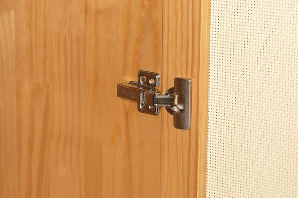 Guarda-Roupa 3 portas Serena detalhe dobradiça