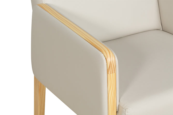 Poltrona para Sala Arpoador - Natural e Tecido Bege detalhe braço