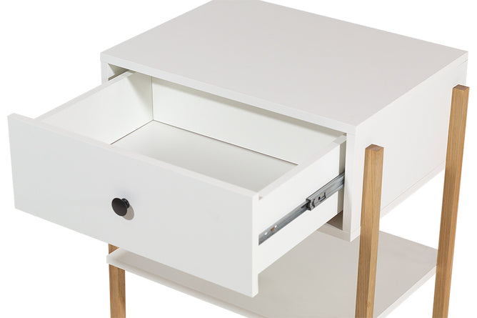 Mesa de cabeceira de madeira leda branco e tauari com gaveta aberta