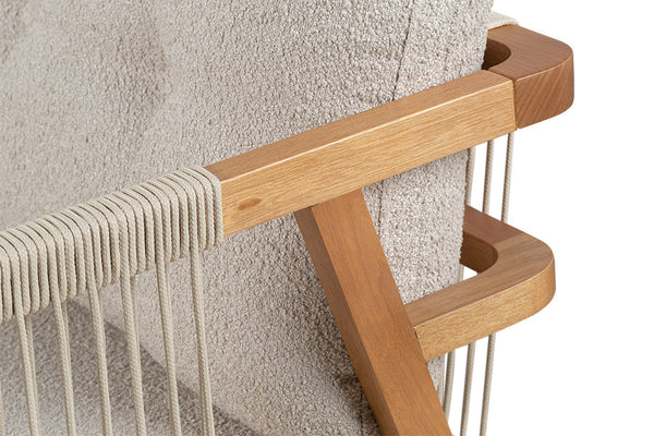 Poltrona para Sala Enlace 85x69,5x79 cm - Areia e Tecido Bege detalhe da madeira