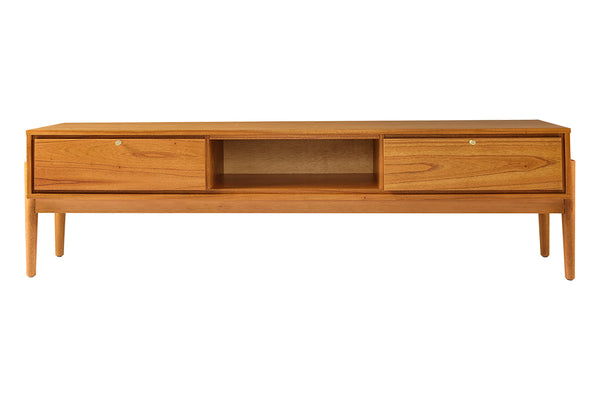 Rack para TV Grace de madeira visto de frente em fundo branco