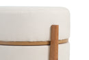 foto do banco puff mesa macaron na cor amêndoa e tecido bege focando na lateral em fundo branco