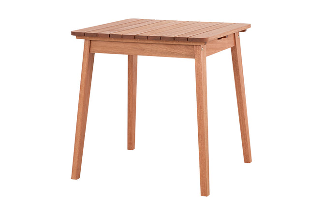 mesa para varanda 4 lugares garden castanheira em fundo infinito visto na diagonal