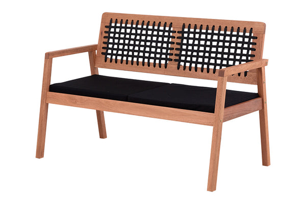 sofa rustico para sala tranca castanheira e corda preta em fundo infinito visto na diagonal