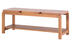 banco baixo de madeira 3 lugares natu nozes em fundo infinito visto na diagonal