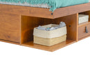 foto da cama de chao king size com gavetas bali na cor nozes focando no nicho em fundo branco