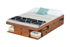 cama bali de casal em fundo branco vista em diagonal decorada