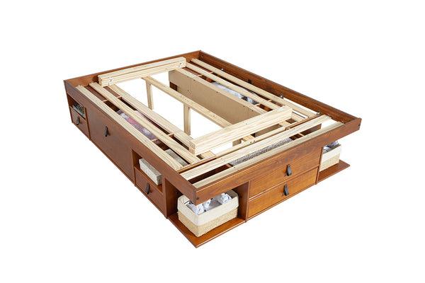 cama bali de queen caramelo em fundo branco detalhe estrado