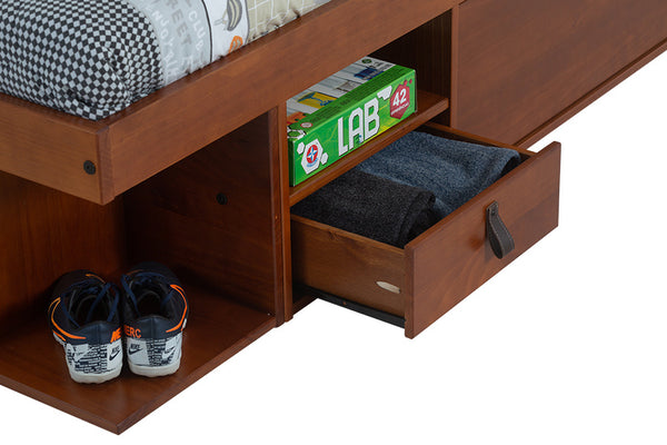 cama bali de solteiro caramelo em fundo branco detalhe gaveta lateral