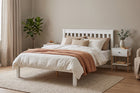 cama de casal habitual ambientada no quarto