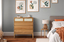 cômoda 5 gavetas serena ambientada no quarto