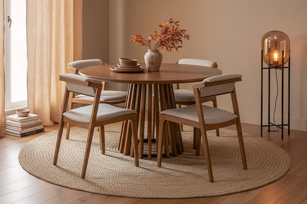 conjunto mesa e cadeiras didion ambientados na sala de jantar