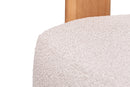 detalhe tecido poltrona de madeira estofada para sala feather