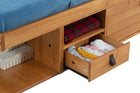 foto da cama queen size com gavetas bali na cor nozes em fundo branco decorada detalhe gaveta lateral