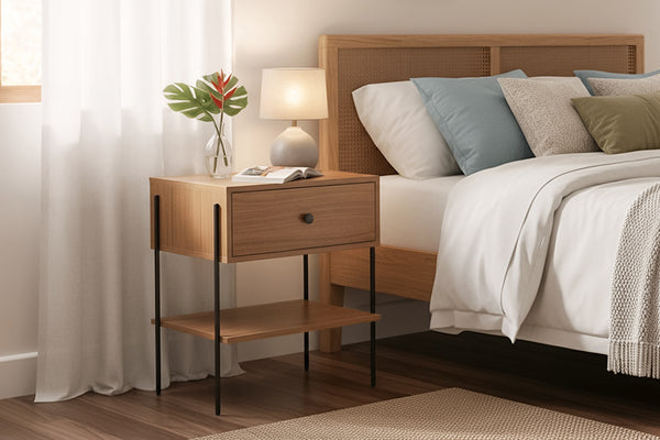mesa de cabeceira leda freijo ambientado no quarto