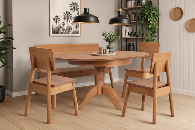mesa extensivel tea com banco e cadeiras baviera ambientados na sala de jantar