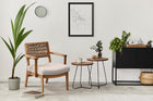 sala de estar decorada com mesas laterais jade e poltrona talinga 