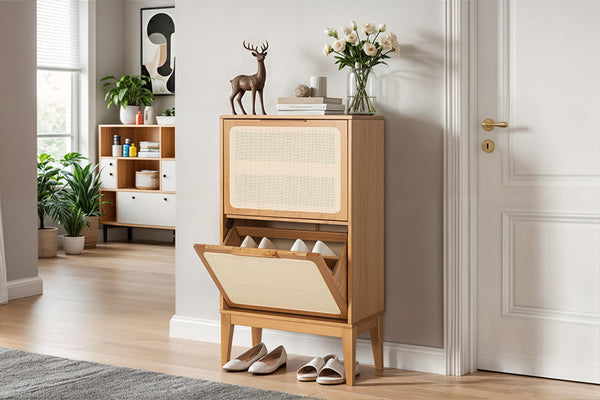 sapateira serena com porta aberta amientada no hall de entrada