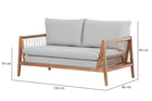 sofa 2 lugares trance cedro e tecido bege visto na diagonal em fundo branco com medidas escritas na imagem