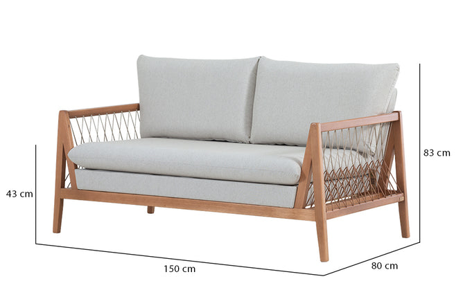 sofa 2 lugares trance cedro e tecido bege visto na diagonal em fundo branco com medidas escritas na imagem