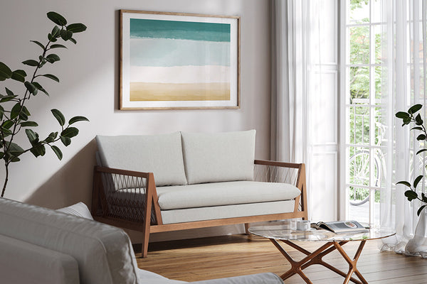 sofa 2 lugares trance cedro e tecido bege ambientado em sala de estar
