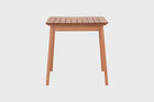 mesa para jantar 4 lugares garden castanheira em fundo infinito em gif mostrando diversos ângulos