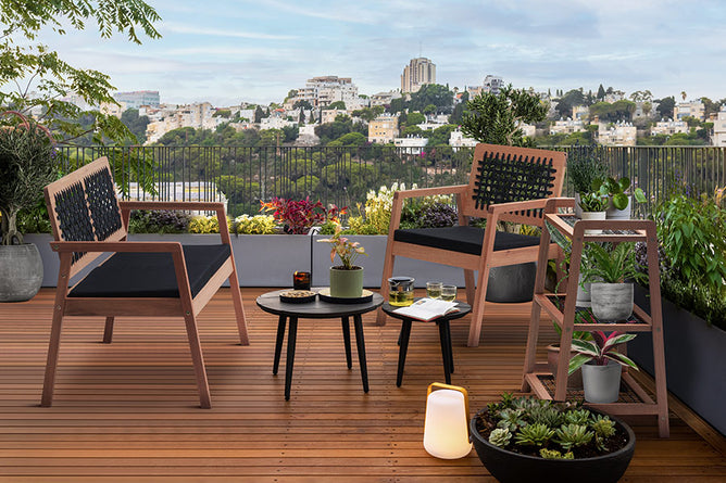 Floreira garden com poltrona e sofá trança em área externa
