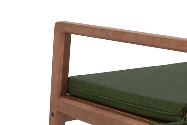 poltrona area externa oliva amêndoa e corda verde focando na almofada do assento