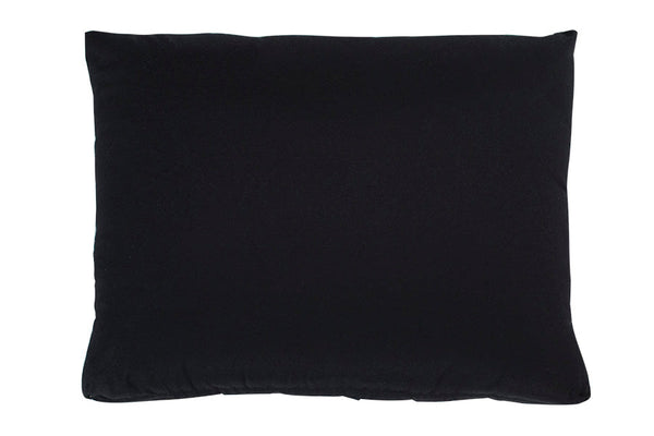 almofadas grandes para sofa pontal preto em fundo infinito visto de frente