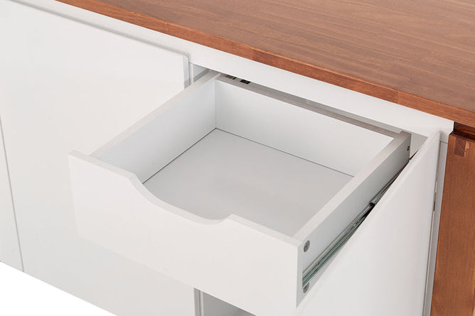 aparador buffet moderno para sala 3 portas prisma garapa e off white mostrando gaveta aberta vista de cima vazia