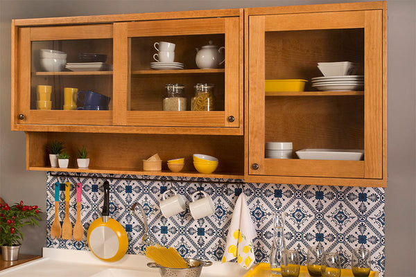 armário de cozinha aéreo 1 porta sabor caseiro nozes com louças dentro