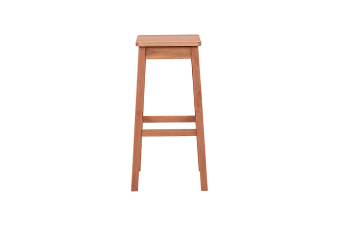 banqueta para bar alta garden castanheira em fundo infinito visto de frente