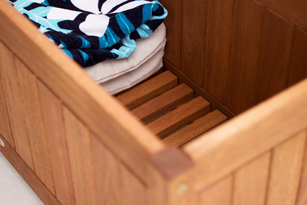 bau para guardar brinquedos combine jatoba mostrando parte de dentro